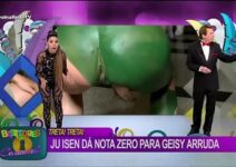 Famosa brasileira mostrando o cu ao vivo no carnaval